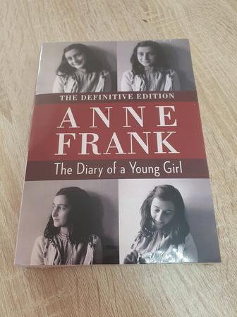 Продам книгу Дневник Анны Франк на английском языке!