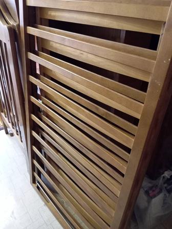 Продам деревянную кроватку-манеж с ортопедическим матрасом