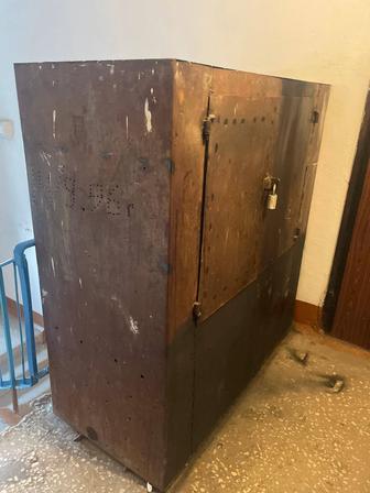 Продам железный шкаф