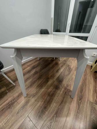 Кухонный стол