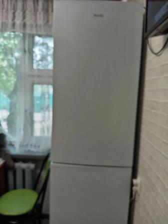 Продам холодильник в отличном состоянии. 3 месяца эксплуатации.
