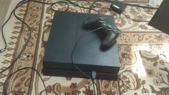 Sony PlayStation 4 и аккаунт на 700 игр
