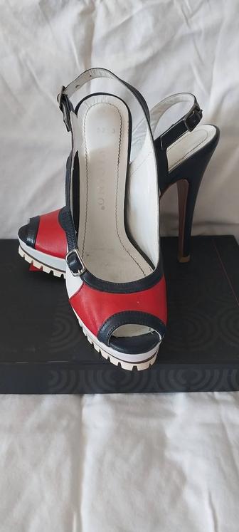 Продам босоножки