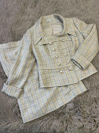 Твидовый костюм в стиле Chanel (жакет и юбка)