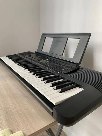 Отличный синтезатор Yamaha PSR-E273