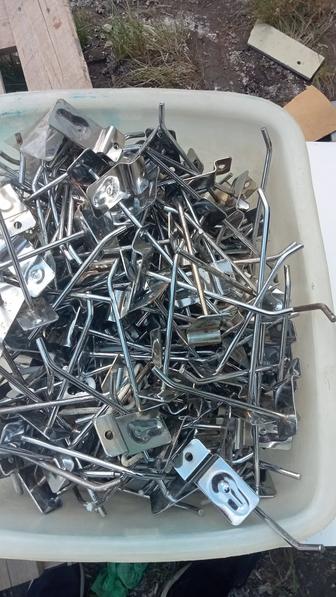 Продам крючки на экономпанель