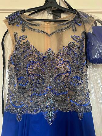 Нарядный платье