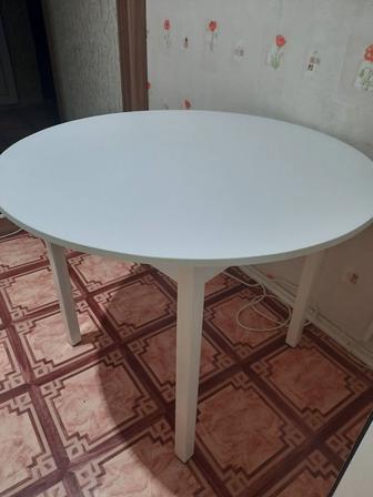 Кухонный стол и стулья