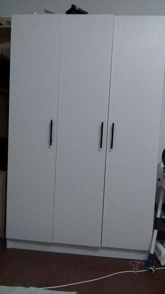 Срочно продам 3-х дверный шкаф