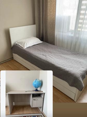 Кровать с матрасом письменный стол