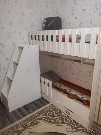 Продам кровать двухярусную