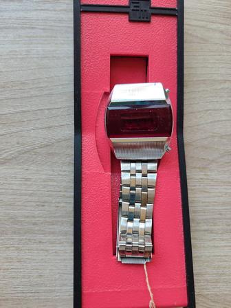 Часы СССР электронные 80 года абсолютно новые,в своей упаковке