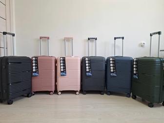 Продам новые чемоданы