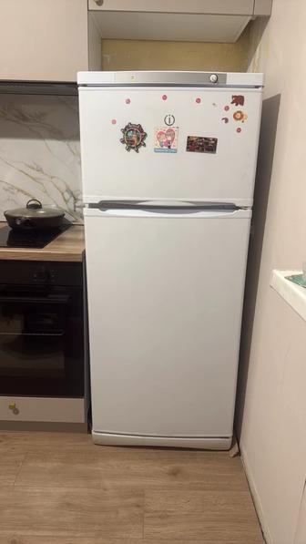 Холодильник Indesit