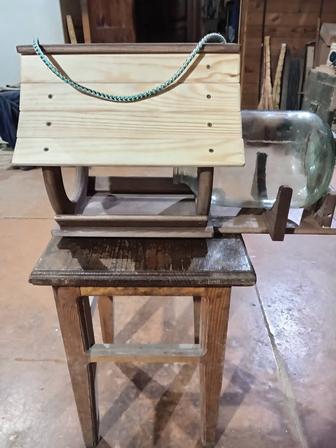 Кормушка для белок и птиц