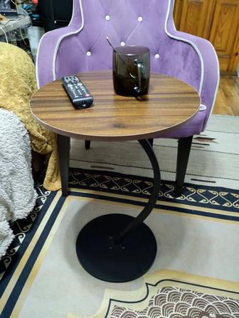 Приставной столик новый