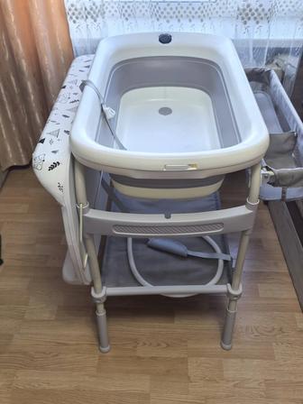 Пеленальный столик с ванночкой