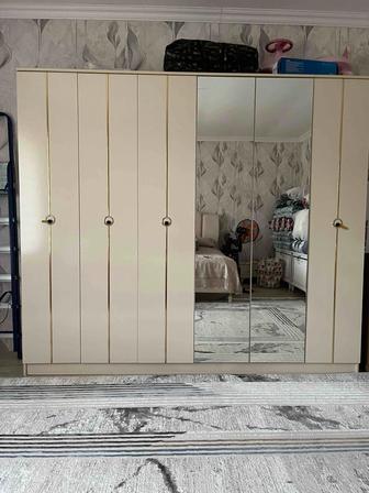 Продам спальный шкаф и комод