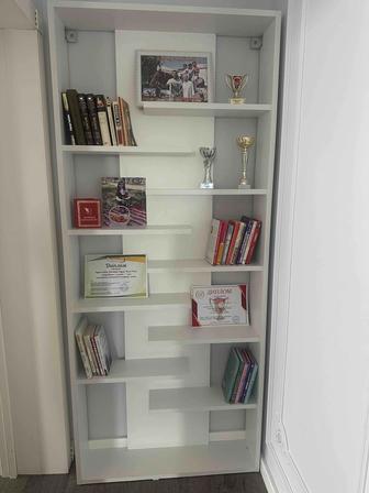 Продам книжную полку