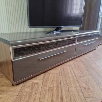 Продам тумбу под телевизор, подвесной шкаф и журнальный столик