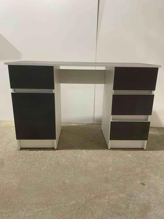 Письменный стол