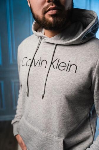 Продам новую кофту Calvin Klein