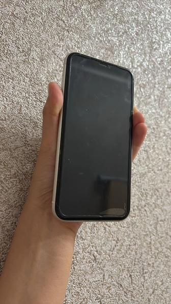 Телефон iPhone 11