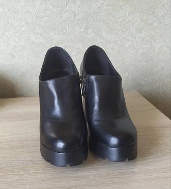 Продается женские ботинки!