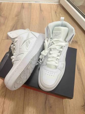 Кеды Reebok Resonator MID оригинал 40.5 размер, новые ( не подошел размер )