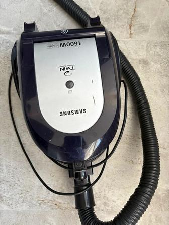 Продаю пылесос Samsung Twin 1600W