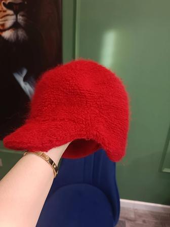 Продам женские шапки зимние