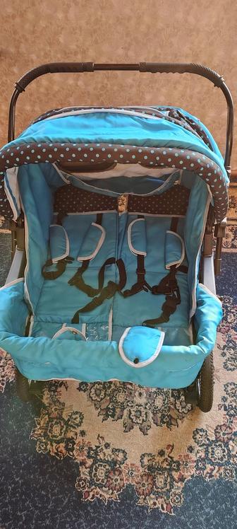 Коляска для двойняшек