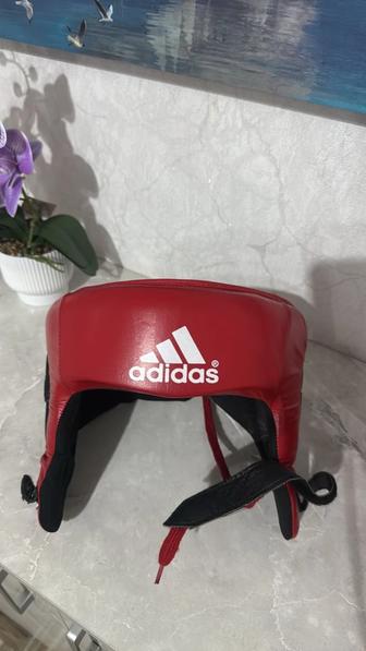 Продам боксерский шлем Adidas