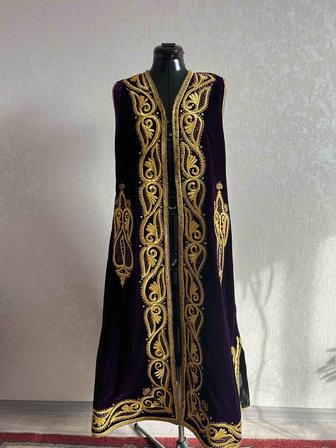 Жилет в национальном стиле с вышивкой /ручная работа/