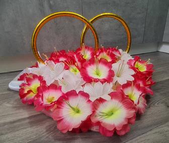 Свадебные кольца на машину