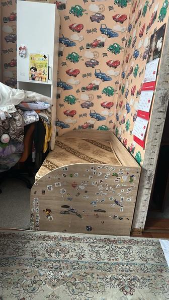 Продам детскую кровать с матрасом