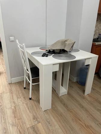 Продам стол и стулья
