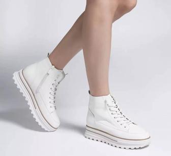 Продам осенние ботинки