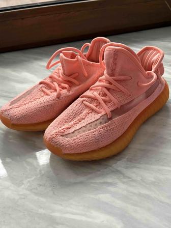 Женские кроссовки