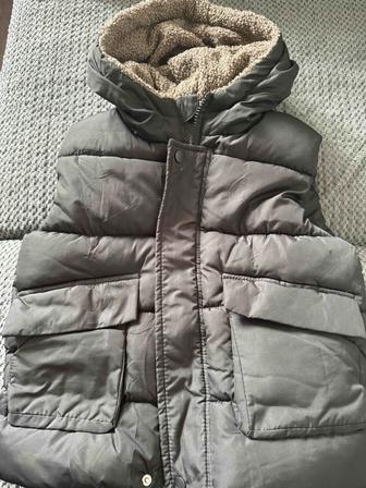 Продам детскую безрукавку (жилетка)