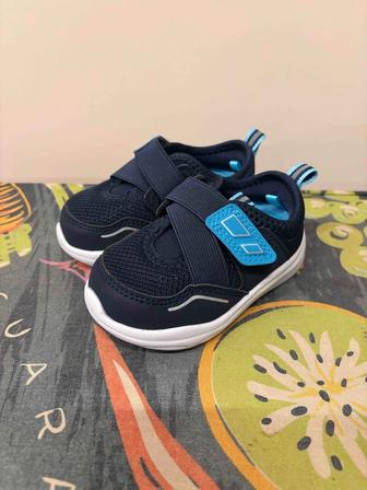 Детские кроссовки