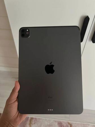 Продается Apple iPad Pro 2021 Wi-Fi 11 дюйм 8 Гб/128 гб серый