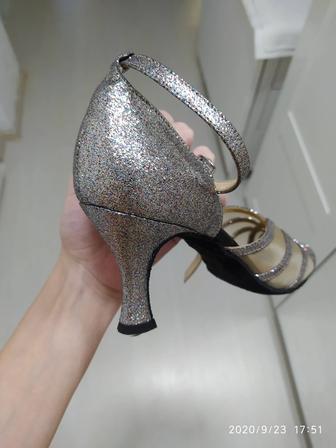 Продам бальные туфли