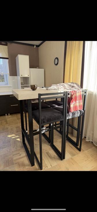 Барная стойка и стулья