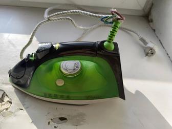 Продам на запчасти. Рабочий. Но не работает кнопка пара. Утюг Bene.