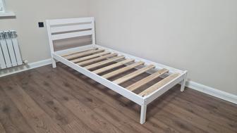 Деревянная кровать из массива березы