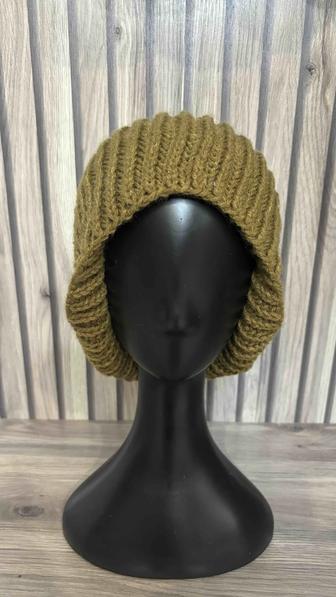 Шапки ручной вязки