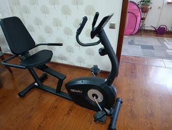 Продам практически новый горизонтальный велотренажер Genau