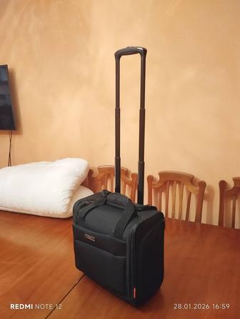 Чемодан, идеально для ручной клади