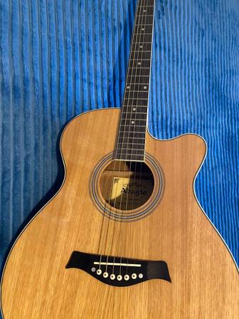 Гитара акустическая, практически новая.